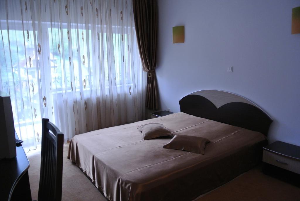 Dîmbovicioara Pensiune Restaurant Piatra Craiului מראה חיצוני תמונה