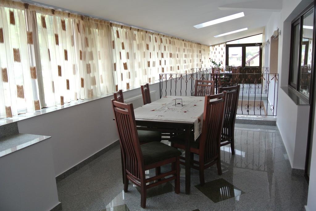Dîmbovicioara Pensiune Restaurant Piatra Craiului מראה חיצוני תמונה