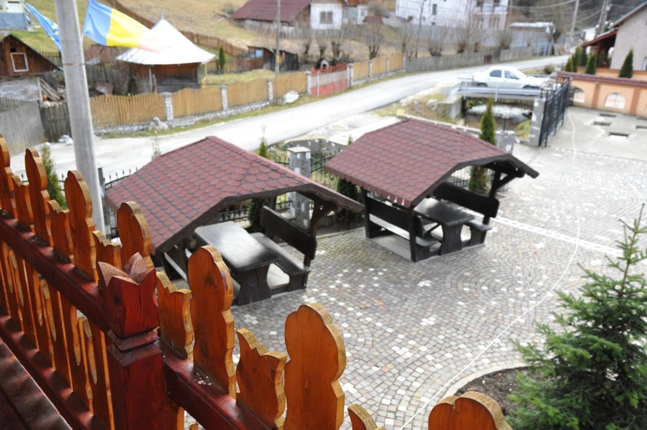 Dîmbovicioara Pensiune Restaurant Piatra Craiului מראה חיצוני תמונה